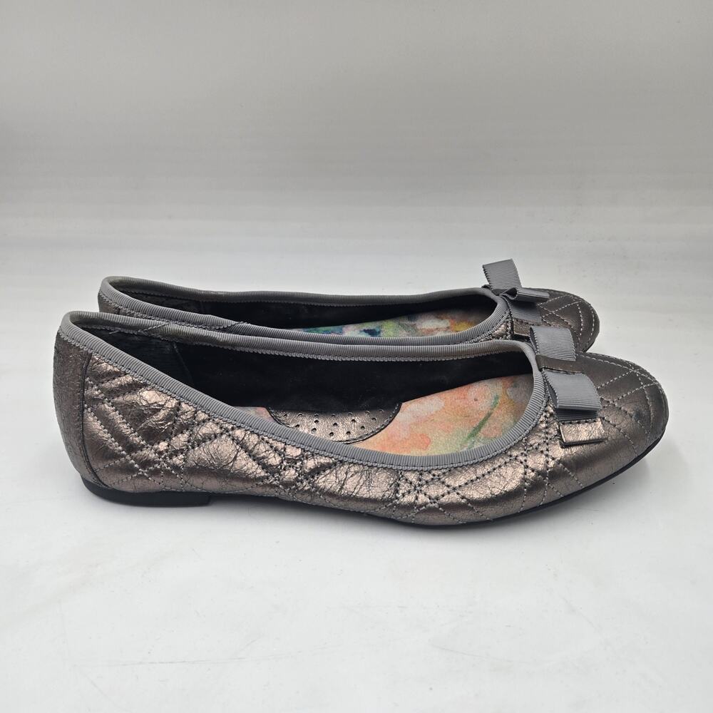 Born Women's Silver Metallic Leather Bow Round Toe flat Shoes 8 M Quilted